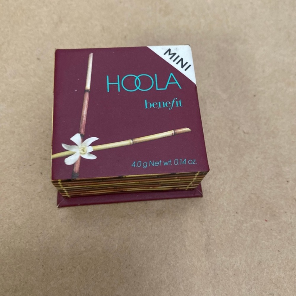 Benefit hoola